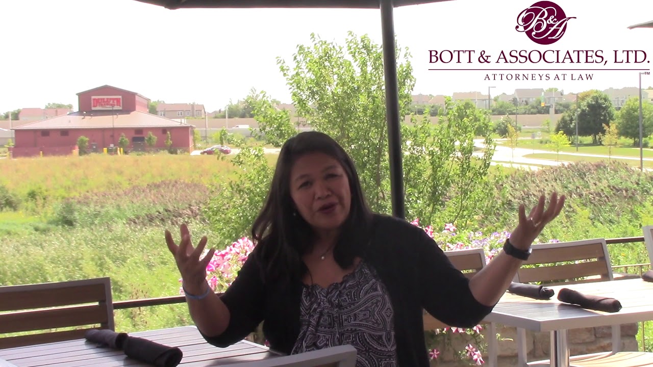 WHAT IS THE DIFFERENCE BETWEEN A WILL AND A LIVING TRUST?